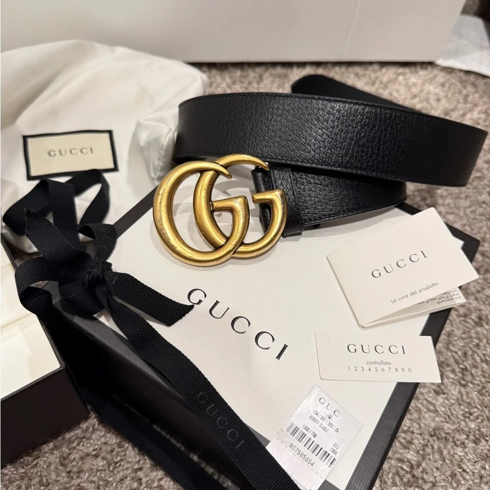 Gucci Women's Black Leather Belt with Gold GG Buckle - Picture 1 of 5